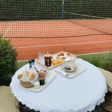 B&B Powiew - - - Tennis Garden Breakfast At Baltic Sea 슈비노우이스쳬